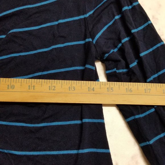 Cable & gauge woman's top blue v-neck‎ Small - Picture 7 of 8